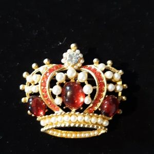 Crown brooch